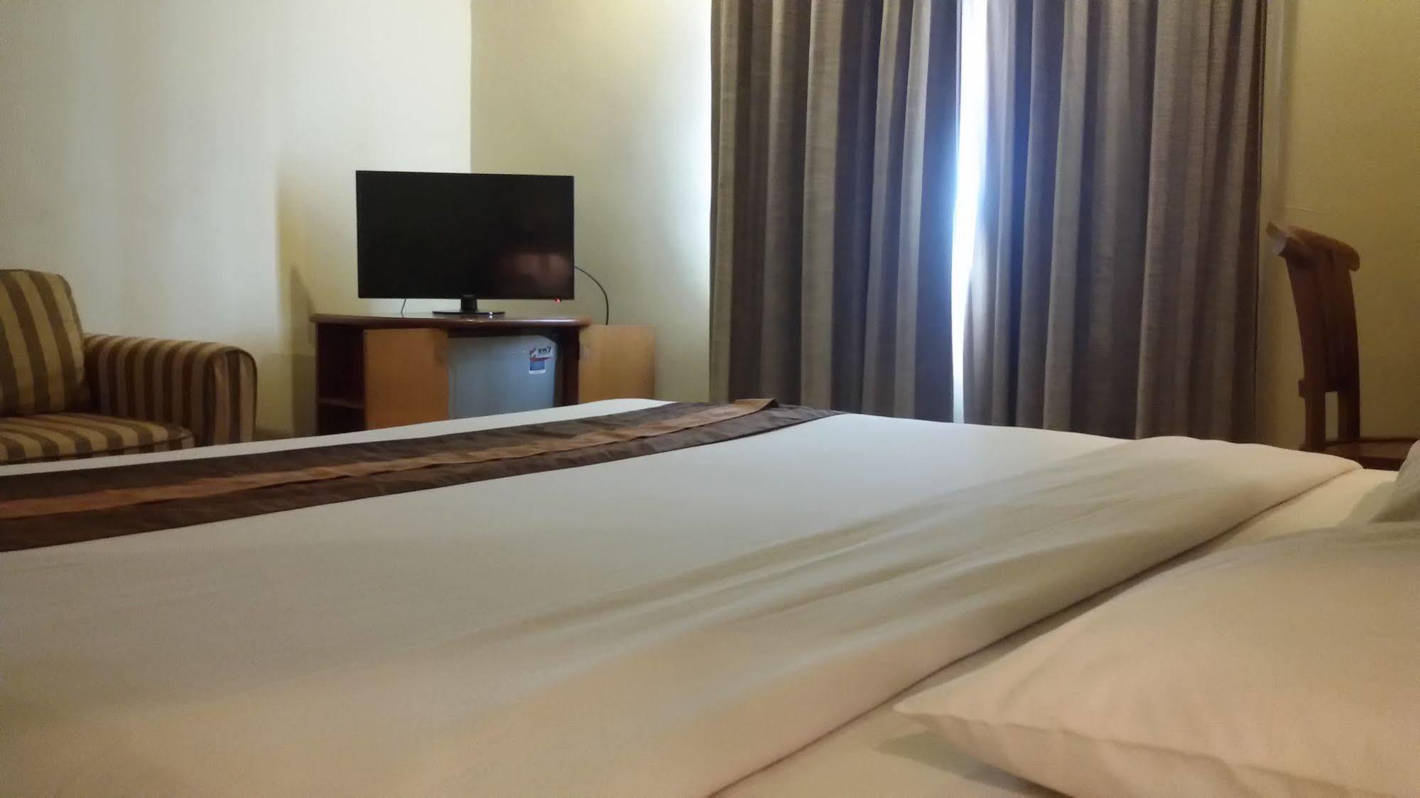 Hotel Bulevar Tanjung Duren Jakarta Exterior foto